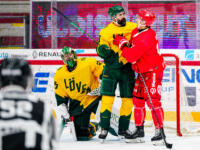 20230812 Vaasan Sähkö Areena Vaasa, FINLAND. LIIGA PRE-SEASON: Vaasan Sport - IF Björklöven Umeå.
Björklöven #48 Daniel Rahimi & Sport #13 Erik Riska having a chat.
Photo: Samppa Toivonen / APOLLO PHOTO