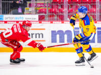 20230930 Vaasan Sähkö Areena Vaasa, FINLAND. LIIGA: Vaasan Sport - Mikkelin Jukurit.
Jukurit #77 Daniel Mäkiaho shooting.
Photo: Samppa Toivonen / APOLLO PHOTO