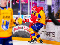 20230930 Vaasan Sähkö Areena Vaasa, FINLAND. LIIGA: Vaasan Sport - Mikkelin Jukurit.
Jukurit #6 Lucas Nordsäter manhandles Sport #11 Simon Hjalmarsson.
Photo: Samppa Toivonen / APOLLO PHOTO