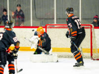 20231017 Uusikaarlepyy, FINLAND. SUOMI-SARJA: MuIK Hockey Munsala - Järvenpään Haukat.
Haukat #32 Roope Koskinen on the job.
Photo: Samppa Toivonen / APOLLO PHOTO