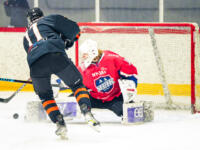 20231017 Uusikaarlepyy, FINLAND. SUOMI-SARJA: MuIK Hockey Munsala - Järvenpään Haukat.
Haukat #11 Niko Lottanen vs. MuIK #30 Patrik Koivisto.
Photo: Samppa Toivonen / APOLLO PHOTO