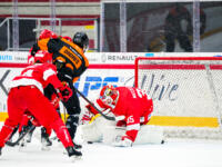 20231020 Vaasa, FINLAND. U20 SM-Sarja: Vaasan Sport - Kouvolan KooKoo.
KooKoo #20 Adam Ondris trying to score on Sport #35 Casimir Wekström.
Photo: Samppa Toivonen / APOLLO PHOTO