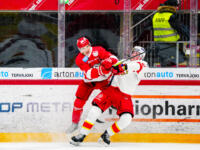 20231027 Vaasa, FINLAND. U20 SM-Sarja: Vaasan Sport - Helsingin Jokerit.
Sport #9 Juho Heinonen stops Jokeri-player.
Photo: Samppa Toivonen / APOLLO PHOTO