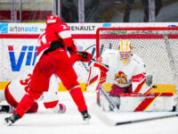 20231027 Vaasa, FINLAND. U20 SM-Sarja: Vaasan Sport - Helsingin Jokerit.
Sport #71 Matti Härmä scoring late equalizer on Jokerit #30 Sisu Heikkeri.
Photo: Samppa Toivonen / APOLLO PHOTO