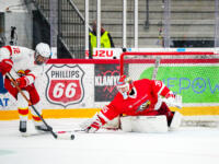 20231027 Vaasa, FINLAND. U20 SM-Sarja: Vaasan Sport - Helsingin Jokerit.
Jokerit #12 Natan Gashaw Teshome vs Sport #35 Casimir Wekström.
Photo: Samppa Toivonen / APOLLO PHOTO