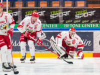 20231118 Hämeenlinna, FINLAND. LIIGA: HPK Hämeenlinna - Vaasan Sport.
Rasmus Reijola #60, Sport looks on while stretching in warm-up.
Photo: Mika Kylmäniemi / APOLLO PHOTO