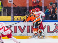 20231118 Hämeenlinna, FINLAND. LIIGA: HPK Hämeenlinna - Vaasan Sport.
Juuso Pulli #6, HPK bodychecks Teemu Suhonen #4, Sport to the boards.
Photo: Mika Kylmäniemi / APOLLO PHOTO