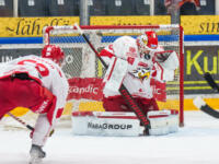 20231118 Hämeenlinna, FINLAND. LIIGA: HPK Hämeenlinna - Vaasan Sport.
Rasmus Reijola #60, Sport stops a shot with his mask.
Photo: Mika Kylmäniemi / APOLLO PHOTO
