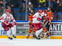 20231118 Hämeenlinna, FINLAND. LIIGA: HPK Hämeenlinna - Vaasan Sport.
Erik Riska #13, Sport battles with HPK’s Juuso Ketola #89 and Eetu Tuulola #82, HPK.
Photo: Mika Kylmäniemi / APOLLO PHOTO