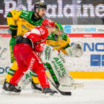 20240113 Vaasan Sähkö Areena Vaasa, FINLAND. LIIGA: Vaasan Sport - Tampereen Ilves.
Sport #63 Lari Heikkinen vs Ilves #31 Jakub Malek ja #3 Niklas Friman
Photo: Pasi Suokko / APOLLO PHOTO