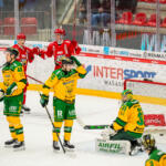 20240113 Vaasan Sähkö Areena Vaasa, FINLAND. LIIGA: Vaasan Sport - Tampereen Ilves.
Sport 2-3 maalintekijä #28 Johan Sundström juhlii maalia #32 Atro Leppäsen ja #40 Carl Mattsonin kanssa
Photo: Pasi Suokko / APOLLO PHOTO