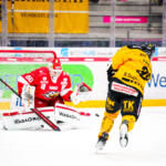 20240119 Vaasan Sähkö Areena Vaasa, FINLAND. LIIGA: Vaasan Sport - SaiPa Lappeenranta.
SaiPa #39 Valtteri Ojantakainen hits game-winning goal against Sport #60 Rasmus Reijola.
Photo: Samppa Toivonen / APOLLO PHOTO