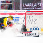 20240126 Vaasan Sähkö Areena Vaasa, FINLAND. LIIGA: Vaasan Sport - JYP Jyväskylä.
Sport #11 Simon Hjalmarsson vs. JYP #35 Veini Vehviläinen.
Photo: Samppa Toivonen / APOLLO PHOTO