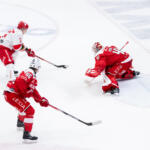 20240117 Ässät vs. Sport, Liiga runkosarja, Pori. Kuvassa 41 Niklas Rubin torjuu 71 Viljami Nieminen puolittaisen läpiajon. Elmeri Elo / Apollo Photo