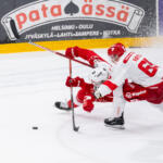 20240117 Ässät vs. Sport, Liiga runkosarja, Pori. Kuvassa 65 Zack Hayes pysäyttää 78 Dylan Fabre. Elmeri Elo / Apollo Photo
