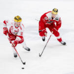 20240117 Ässät vs. Sport, Liiga runkosarja, Pori. Kuvassa kultakypärät 11 Simon Hjalmarsson ja 29 Lenni Hämeenaho. Elmeri Elo / Apollo Photo