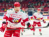 20241205 Turku, FINLAND. LIIGA: TPS Turku - Vaasan Sport.
Samuli Piipponen #72, Sport compliments his stick after scoring the first goal of the game.
Photo: Mika Kylmäniemi / APOLLO PHOTO