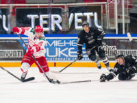20241205 Turku, FINLAND. LIIGA: TPS Turku - Vaasan Sport.
Viktor Lang #22, Sport tries to navigate the black and white defense.
Photo: Mika Kylmäniemi / APOLLO PHOTO