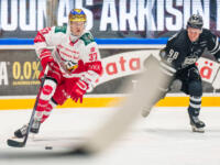 20241205 Turku, FINLAND. LIIGA: TPS Turku - Vaasan Sport.
Atro Leppänen #37, Sport carries the puck while being pursued by Leevi Teissala #98, TPS.
Photo: Mika Kylmäniemi / APOLLO PHOTO