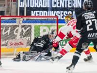 20241205 Turku, FINLAND. LIIGA: TPS Turku - Vaasan Sport.
Atro Leppänen #37, Sport has a scoring attempt against Noa Vali #32, TPS.
Photo: Mika Kylmäniemi / APOLLO PHOTO
