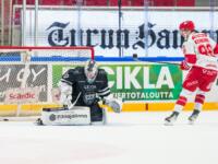 20241205 Turku, FINLAND. LIIGA: TPS Turku - Vaasan Sport.
Joel Kerkkänen #86, Sport puts the puck in the net behind Noa Vali #32, TPS in shootout, securing a win for their team.
Photo: Mika Kylmäniemi / APOLLO PHOTO