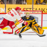 20250822 Kraft Arena, Skellefteå, Sweden. Preseason: Skellefteå AIK - Vaasan Sport
Vaasan Sport #28 Johan Sundström
Skellefteå AIK #31 Jani Lampinen
Photo: Pasi Suokko / APOLLO PHOTO