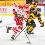 20250822 Kraft Arena, Skellefteå, Sweden. Preseason: Skellefteå AIK - Vaasan Sport
Vaasan Sport #18 Ville Immonen
Skellefteå AIK #14 Andreas Johnson
Photo: Pasi Suokko / APOLLO PHOTO