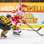 20250822 Kraft Arena, Skellefteå, Sweden. Preseason: Skellefteå AIK - Vaasan Sport
Vaasan Sport #80 Kalle Miketinac
Skellefteå AIK #52 Arvid Lundberg
Photo: Pasi Suokko / APOLLO PHOTO