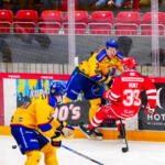 20250923 Vaasan Sähkö Areena Vaasa, FINLAND. LIIGA: Vaasan Sport - Mikkelin Jukurit.
Mikkelin Jukurit #34 Severi Immonen hit Vaasan Sport #39 Brad Hunt
Photo: Samppa Toivonen / APOLLO PHOTO