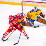 20250923 Vaasan Sähkö Areena Vaasa, FINLAND. LIIGA: Vaasan Sport - Mikkelin Jukurit.
Vaasan Sport #28 Johan Sundström deflecting the puck.
Photo: Samppa Toivonen / APOLLO PHOTO