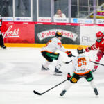 20250927 Vaasan Sähkö Areena Vaasa, FINLAND. LIIGA: Vaasan Sport - Kouvolan KooKoo.
Vaasan Sport #71 Viljami Nieminen shoots
Photo: Samppa Toivonen / APOLLO PHOTO