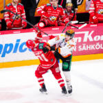 20250927 Vaasan Sähkö Areena Vaasa, FINLAND. LIIGA: Vaasan Sport - Kouvolan KooKoo.
Kouvolan KooKoo #71 Miska Siikonen hits Vaasan Sport #71 Viljami Nieminen
Photo: Samppa Toivonen / APOLLO PHOTO