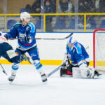 20251010 Lapua, FINLAND. Suomi-sarja: Virkiä Hockey - S-Kiekko
Virkiä Hockey #1 Severi Isokangas
Virkiä Hockey #7 Leevi Kukkonen
S-Kiekko #7 Oliver Heikkilä
Virkiä Hockey #27 Sampo Kettunen
Photo: Pasi Suokko / APOLLO PHOTO