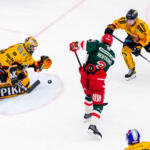 20251129 Vaasan Sähkö Areena Vaasa, FINLAND. LIIGA: Vaasan Sport - Kuopion KalPa.
Kuopion KalPa #31 Patrik Kerkola vs. Vaasan Sport #3 Charles Bertrand
Photo: Samppa Toivonen / APOLLO PHOTO