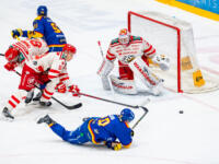 20251217 Mikkeli, FINLAND. LIIGA: Mikkelin Jukurit - Vaasan Sport
Jukurit #10 Thomas Olsen
Sport #5 Ludvig Claesson
Sport #31 Joni Ortio
Sport #81 Samuel Timonen
Jukurit #96 Jiro Frilander
Photo: Pasi Suokko / APOLLO PHOTO