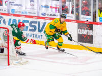 20251227 Vaasa, FINLAND. LIIGA: Vaasan Sport - Tampereen Ilves
Ilves #57 Jarkko Parikka
Sport #39 Brad Hunt
Photo: Pasi Suokko / APOLLO PHOTO