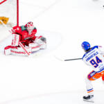 20251219 Vaasan Sähkö Areena Vaasa, FINLAND. LIIGA: Vaasan Sport - Tampereen Tappara.
Vaasan Sport #1 Masi Härkönen, Tampereen Tappara #94 Vilho Vanhatalo
Photo: Samppa Toivonen / APOLLO PHOTO